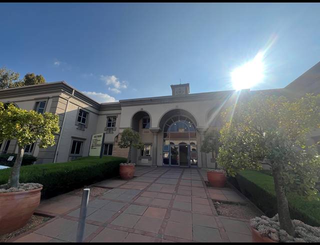 90M² OFFICE TO LET IN HYDE PARK